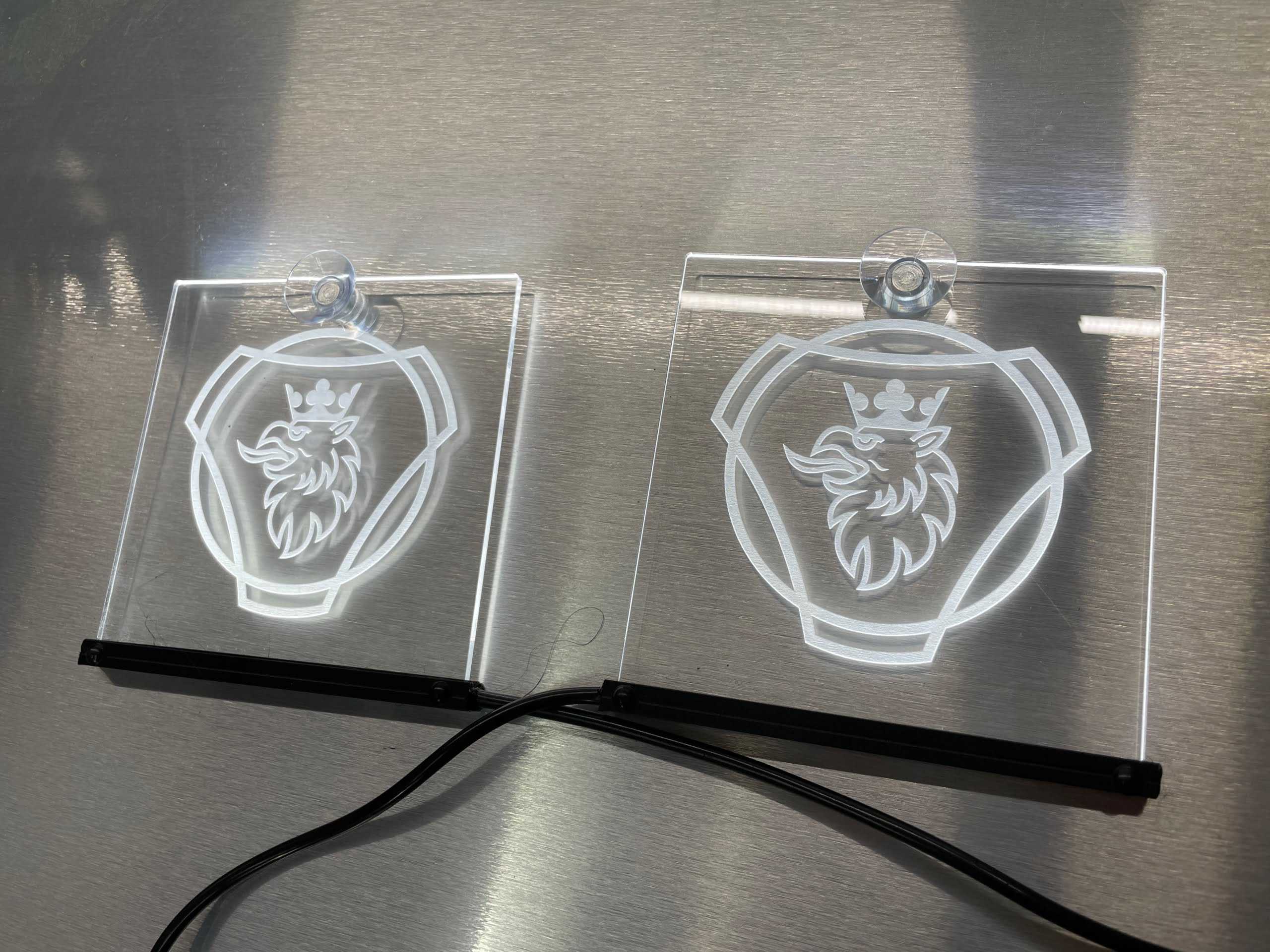 Scania Griffin LED-Tablett-Set – 15 x 15 cm
