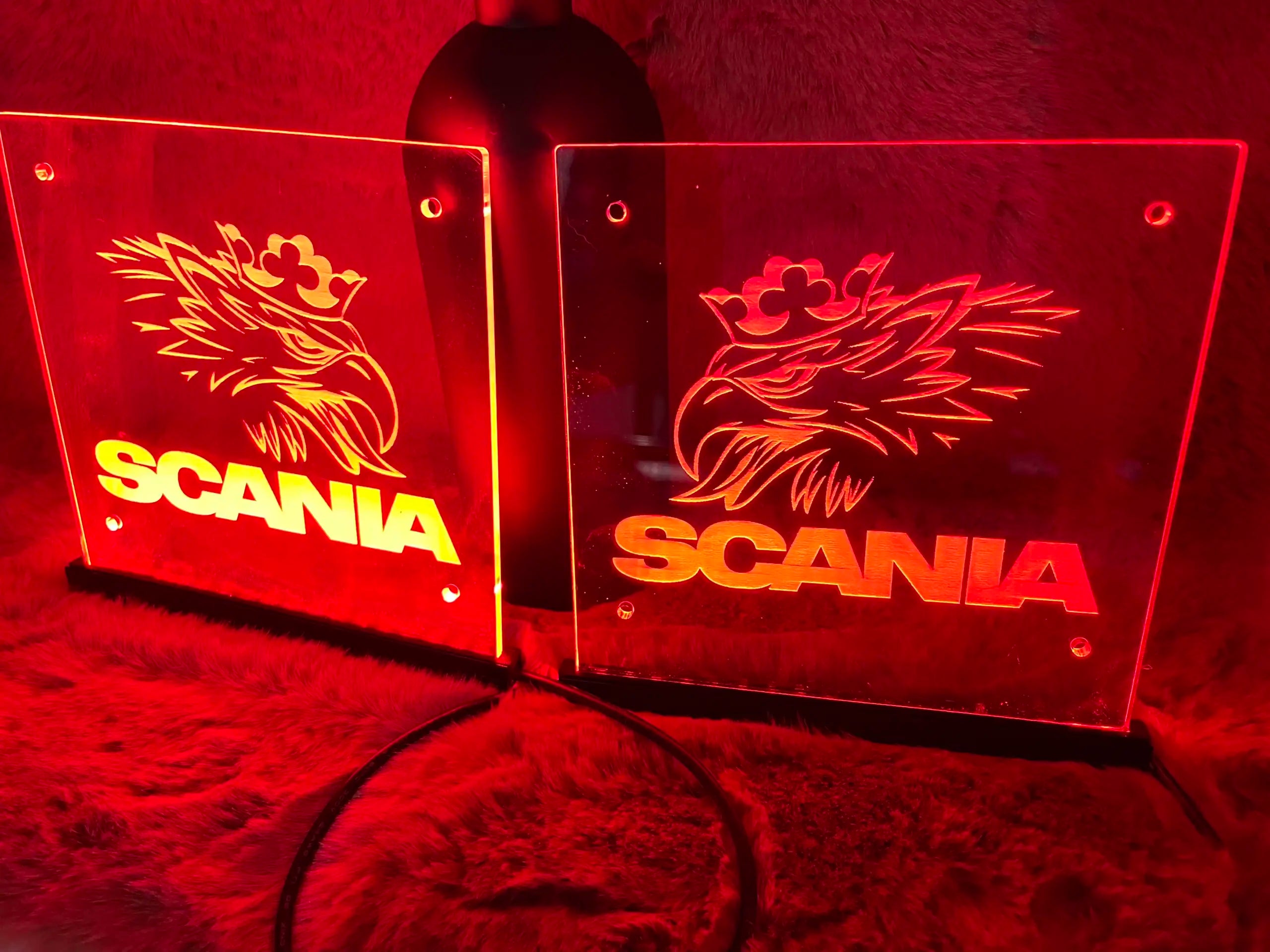 Scania Griffin Logo LED-Tablett-Set – 15 x 15 cm